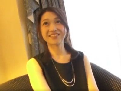 「ドキドキしちゃいます‥」若く見えるカワイイ40代人妻が初撮りでガチイキ