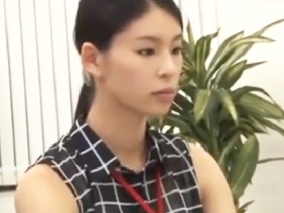 パワハラ上司に屈した美人OLが会社の更衣室に押し込まれてレ●プされちゃう