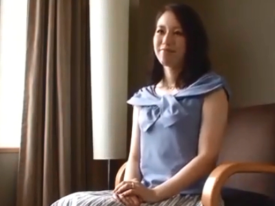 「我慢出来なくて…」欲求が抑えきれなくなった人妻がアダルトビデオ出演