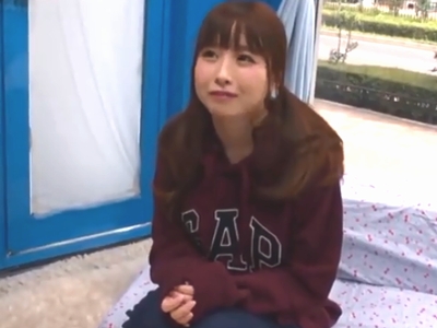 パイパンな激カワ女子大生が初めての筆おろしに挑戦♡