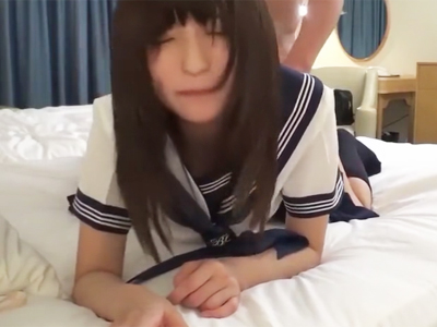 おっさんにハメハメ突かれて幸せそうにあえぐ激カワJK