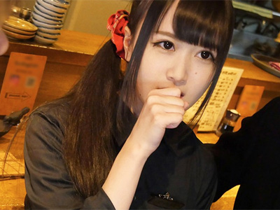 居酒屋の看板娘を報酬で釣って店内で強引にレ●プして顔射ｗ