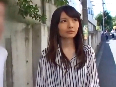 ロリ入った素人娘のパイパンマンコに3P中出し♡