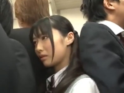黒髪ロングのアイドル級ＪＫが痴漢男に車内で挿入され→屈辱アクメ