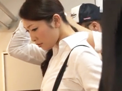 エロボディのミニスカ美人教師が満員電車で種付け中出し痴漢被害に‥