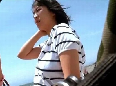 海でナンパした歯科助手さんを海の家のエロマッサで騙してNTRハメ！