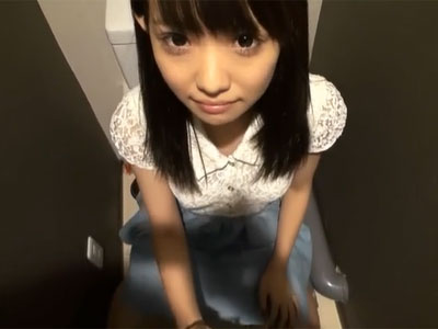 瞳の大きなロリ系美少女がおっさんちんぽでイカされて腰砕け