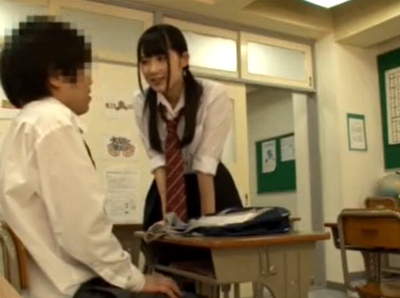 「ねぇ…私見ちゃったんだよね！！」他の子とのSEXをみた小悪魔JKが学校で誘惑騎乗位