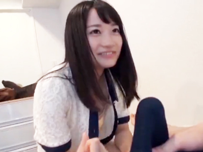 ちっぱいお姉さんのびんびんに勃起したエロ乳首に興奮しザーメン中出し