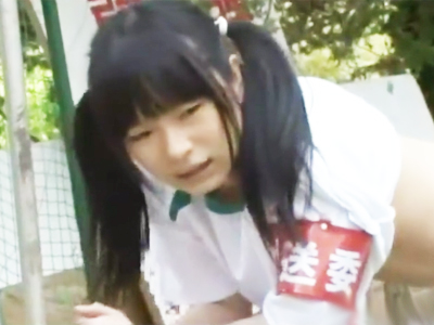 体育祭で頑張ってる放送委員美少女が拉致られて青姦レ●プ