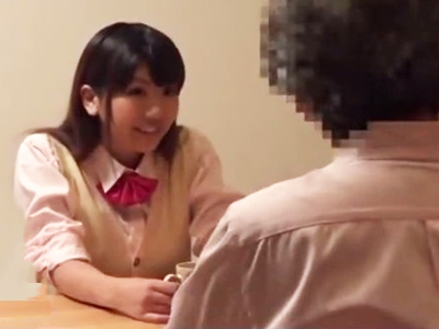 マッサージと言い張る家庭教師にレ●プされた女子校生